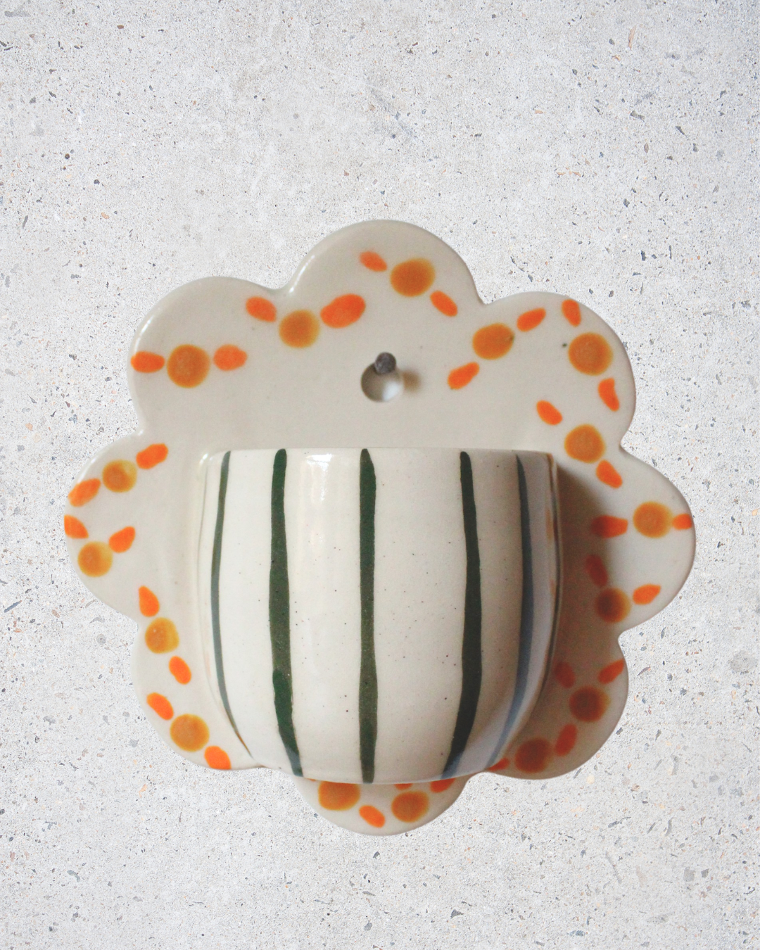 Bumble bee wall pocket