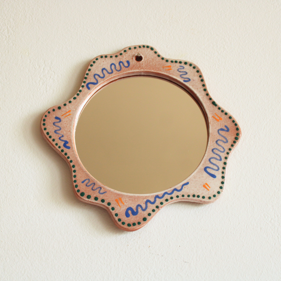 Squiggle mirror