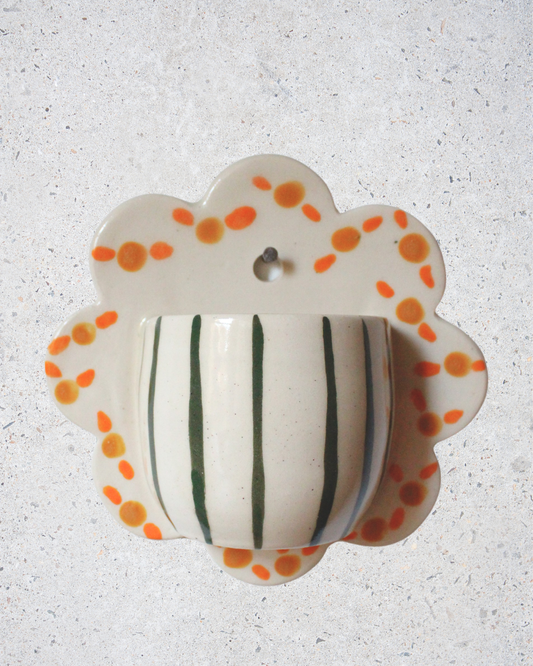 Bumble bee wall pocket