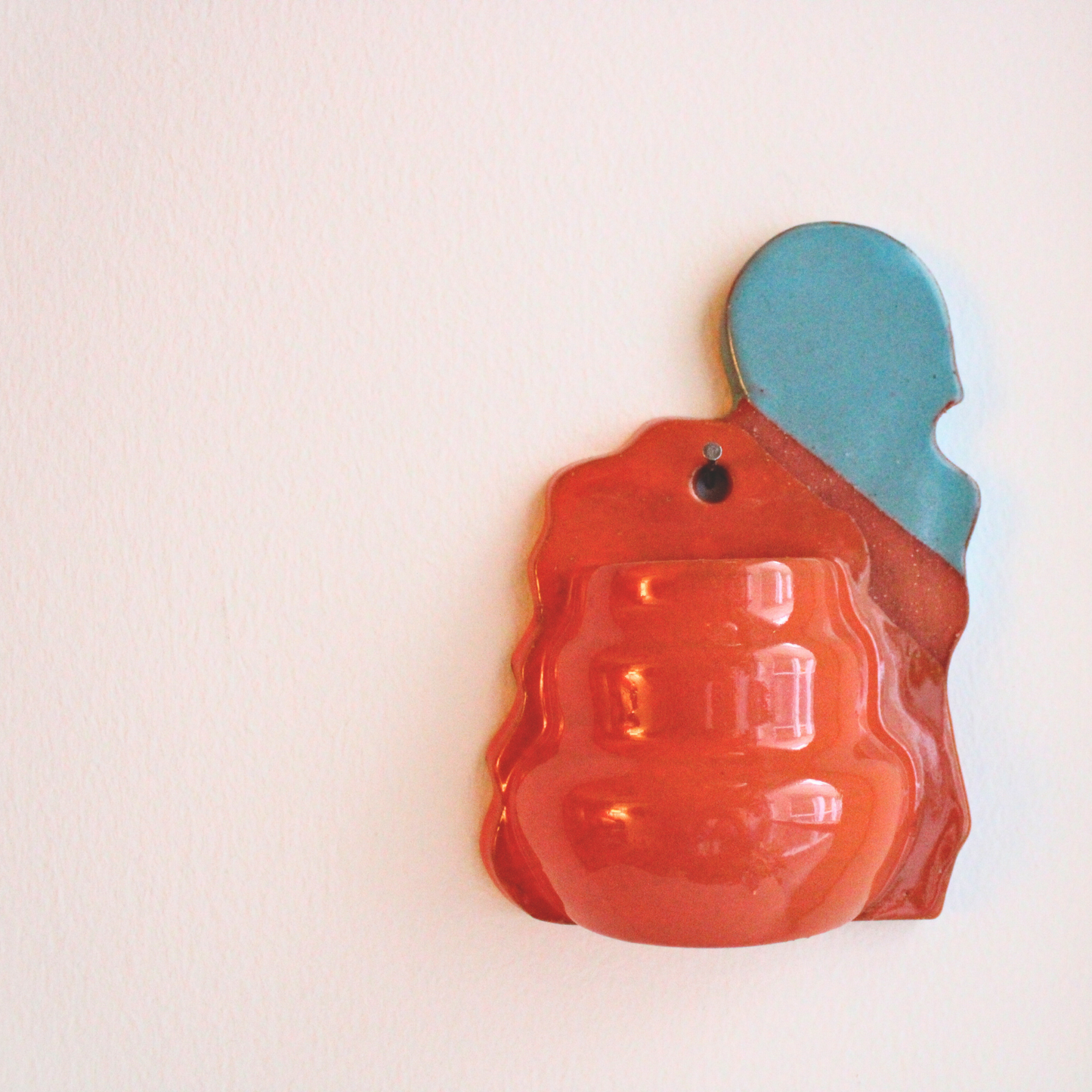 Sunny pond wall pocket