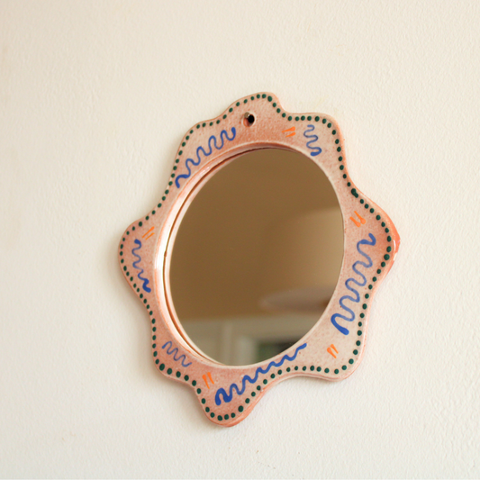 Squiggle mirror